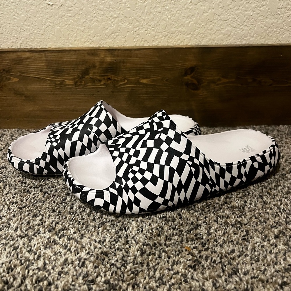 Black and White Patterned Slides